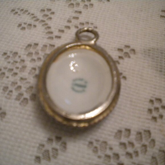 LIMOGES France Porcelain Oval PENDANT Goldtone Metal Hand Painted Vintage 2" - Picture 2 of 3